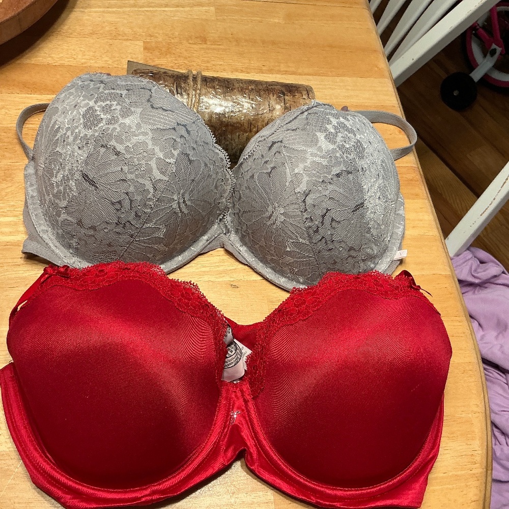 Victoria Secret Set of 2 Underwire Bras